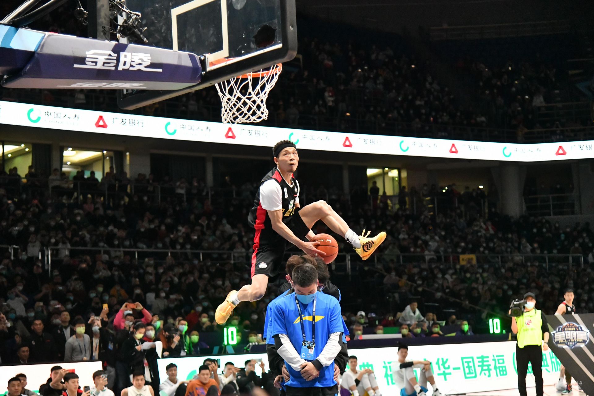 的表现不尽 的表现不尽