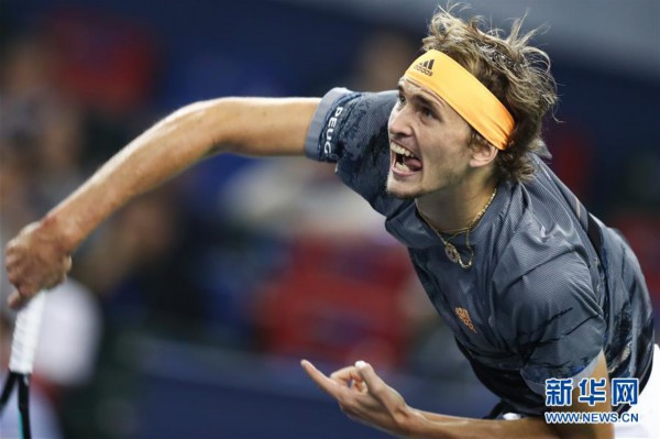 上的年轻球 上的年轻球