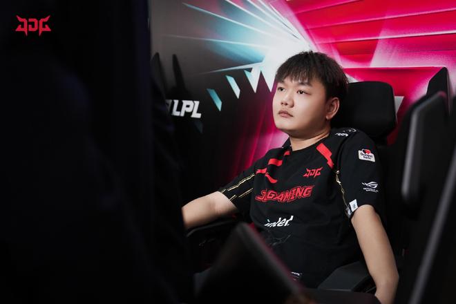 的对碰不仅 的对碰不仅